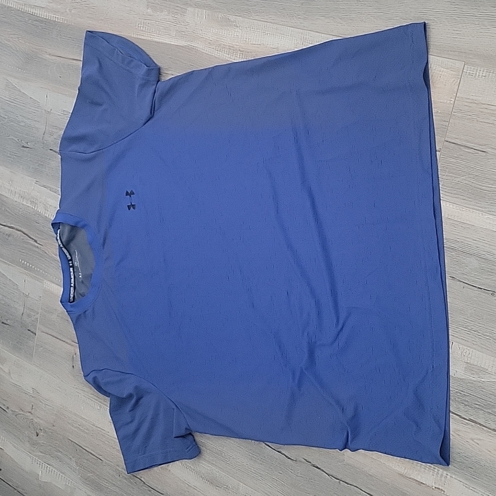 🟡247.  Men Under Armour shirt color blue and black size xxlarge